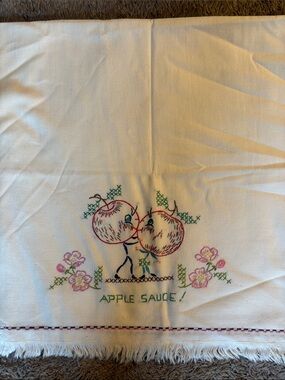 Vintage Embroidered Apple Sauce Table Linen - White